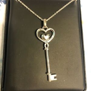 Kay jewelErs key heart heckles